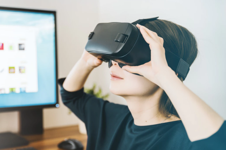 Virtual reality helping to relieve knee pain