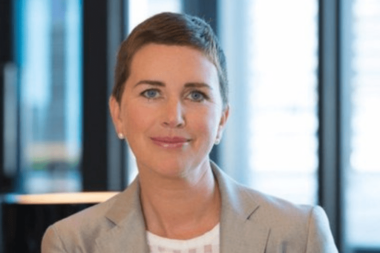 ANZ enables smartphone-based ATM withdrawals as Westpac allows customers to transact via Siri