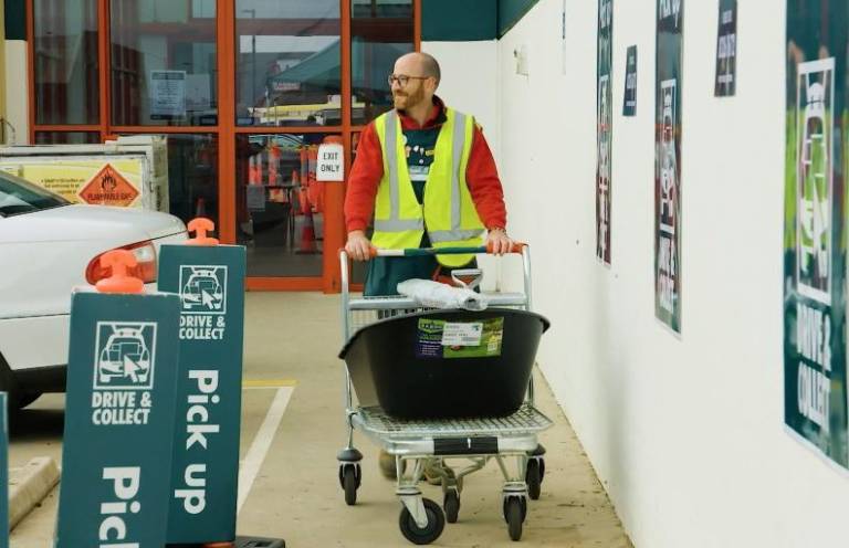 Bunnings is the latest major retailer to commit to renewable energy