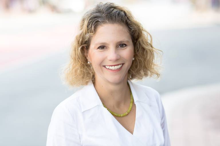 Social media marketing startup Vamp names Gabriele Famous as its new CEO