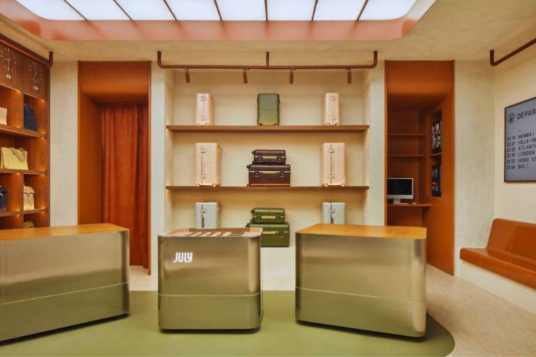 Hot luggage startup July reveals its new retail look